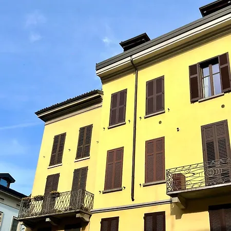 A Window In * Como